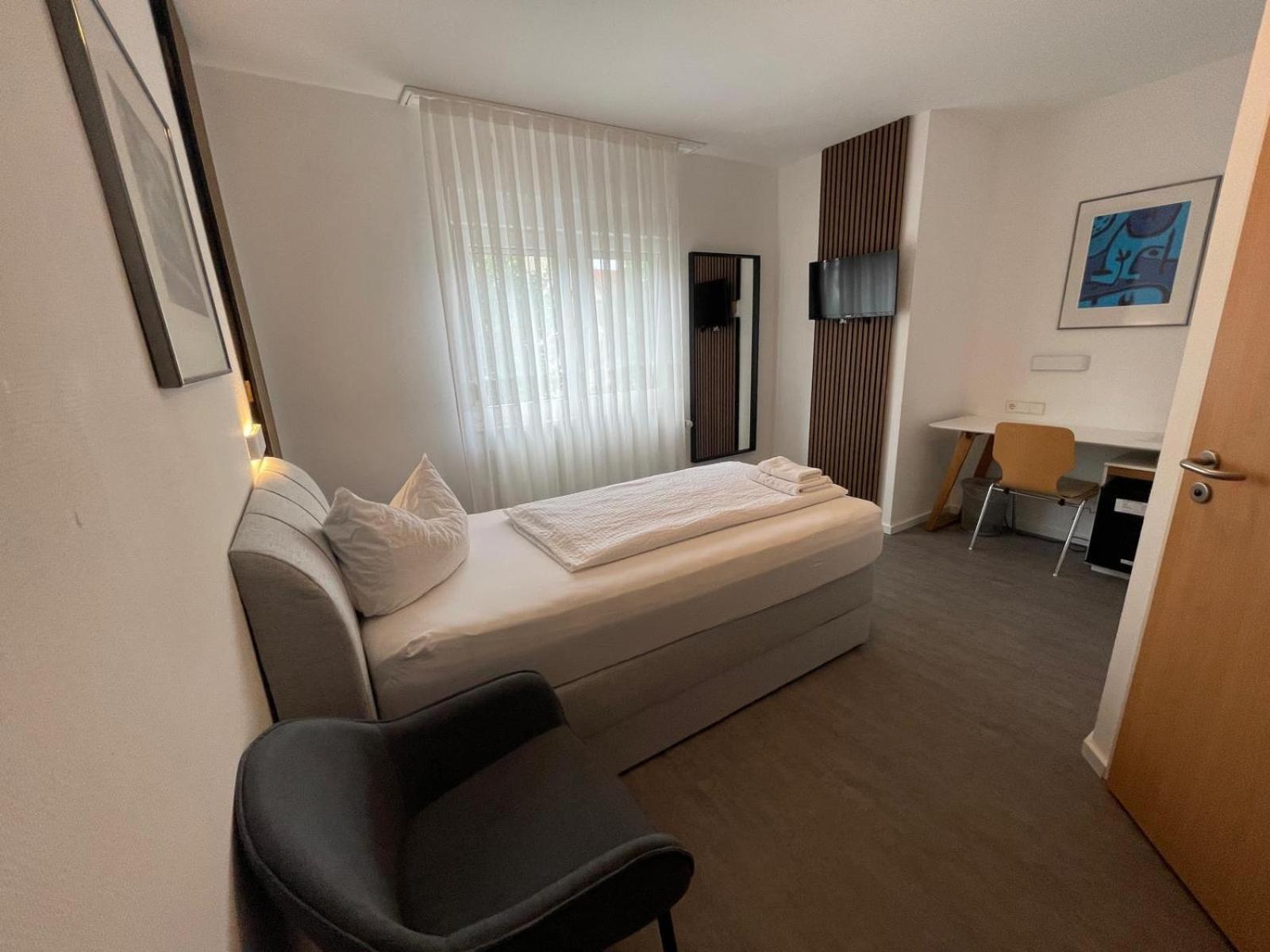 Kusterdingen Hotel Loewen מראה חיצוני תמונה